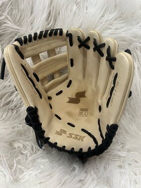 SSK 11.75 infield glove, model Z9, for right hand thrower.